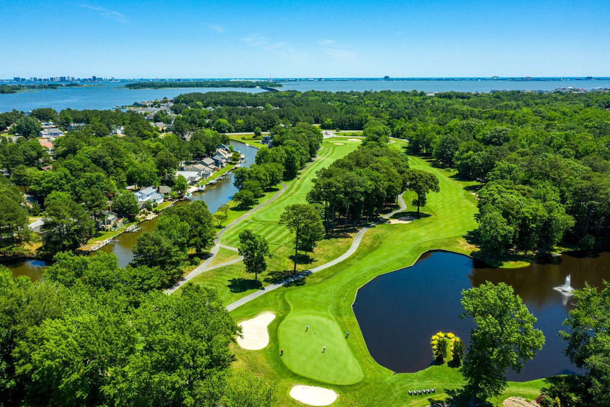 Access to Ocean Pines golf is available at an extra cost