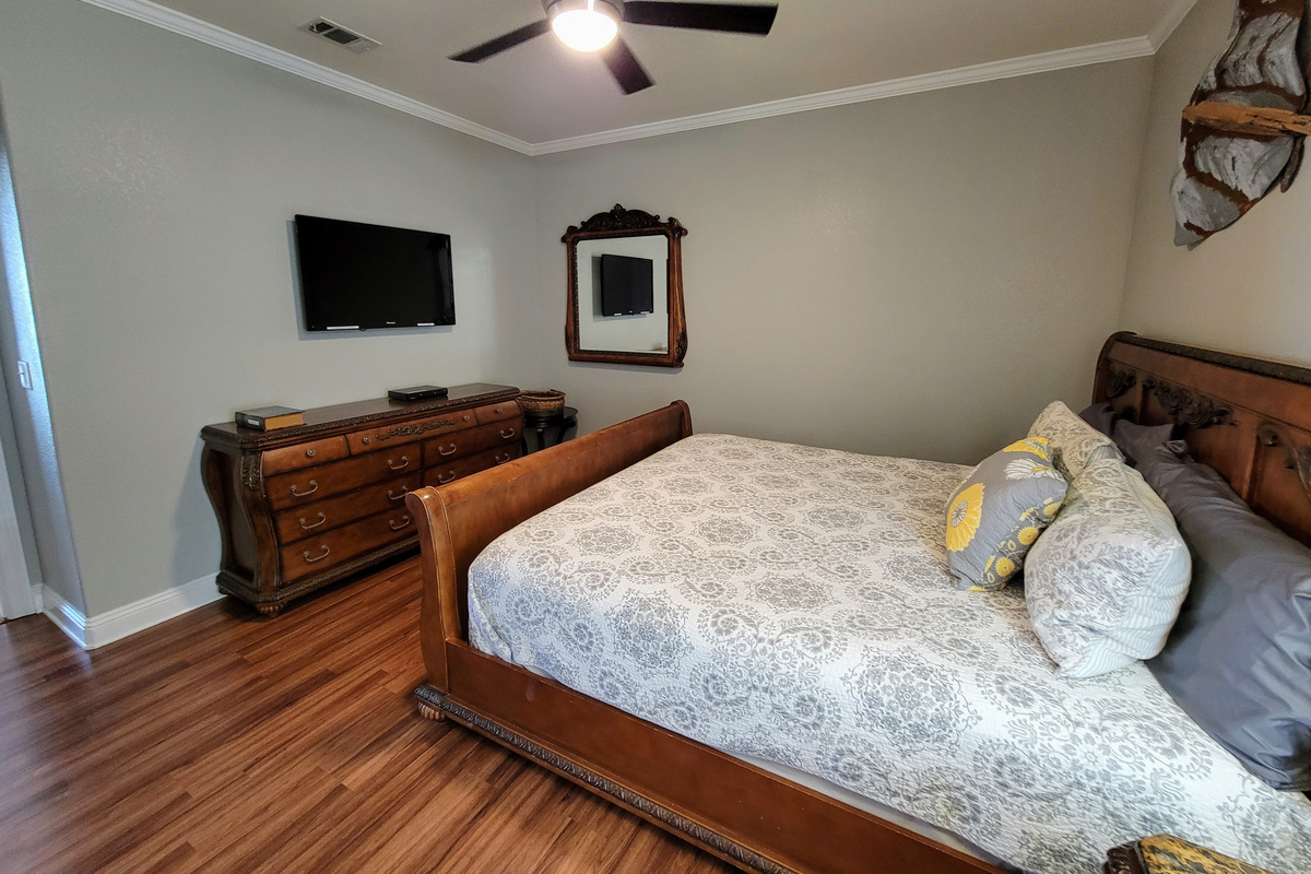 Bedroom#4, 3rd Flr King Mstr Suite - with attached bathroom