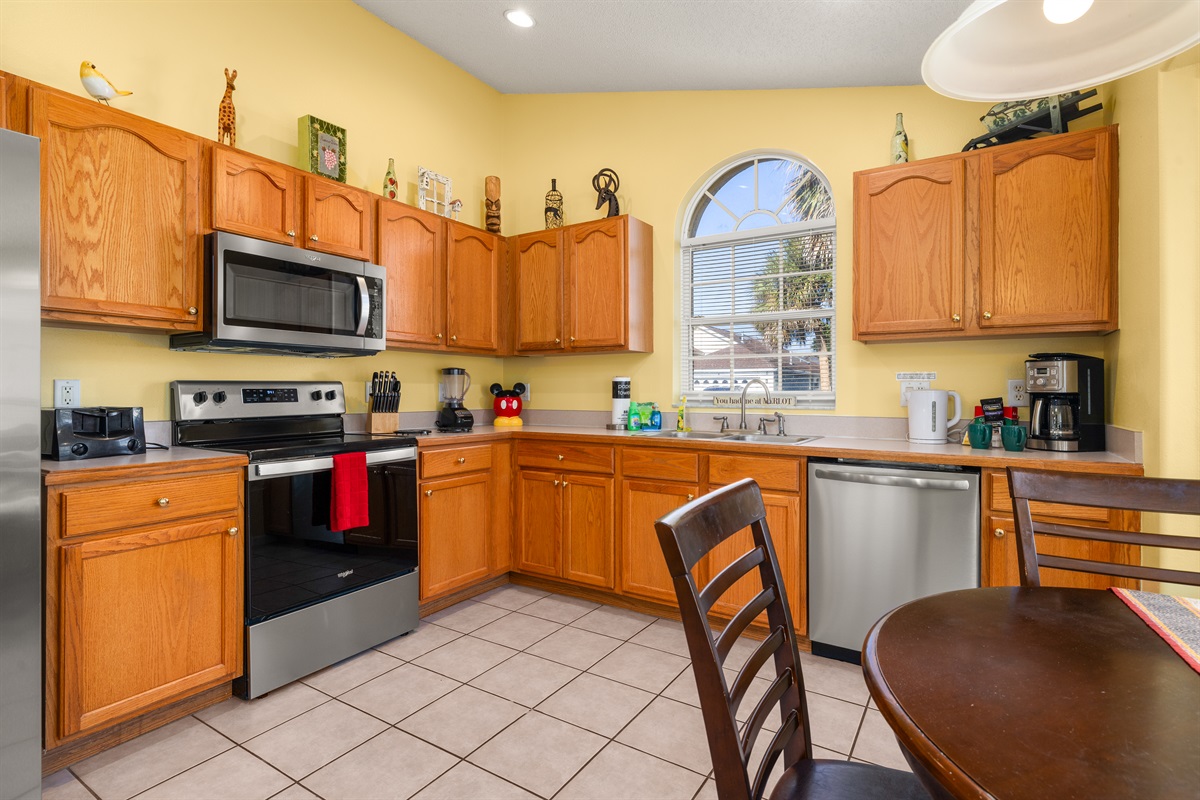Bright and spacious kitchen with everything you need for meals!