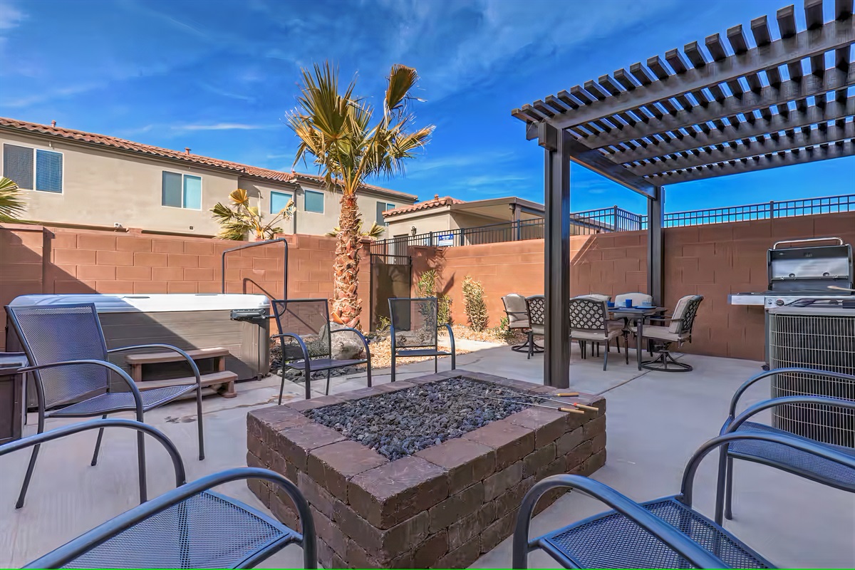Treat your guests with warmth in the evenings around your private fire pit.