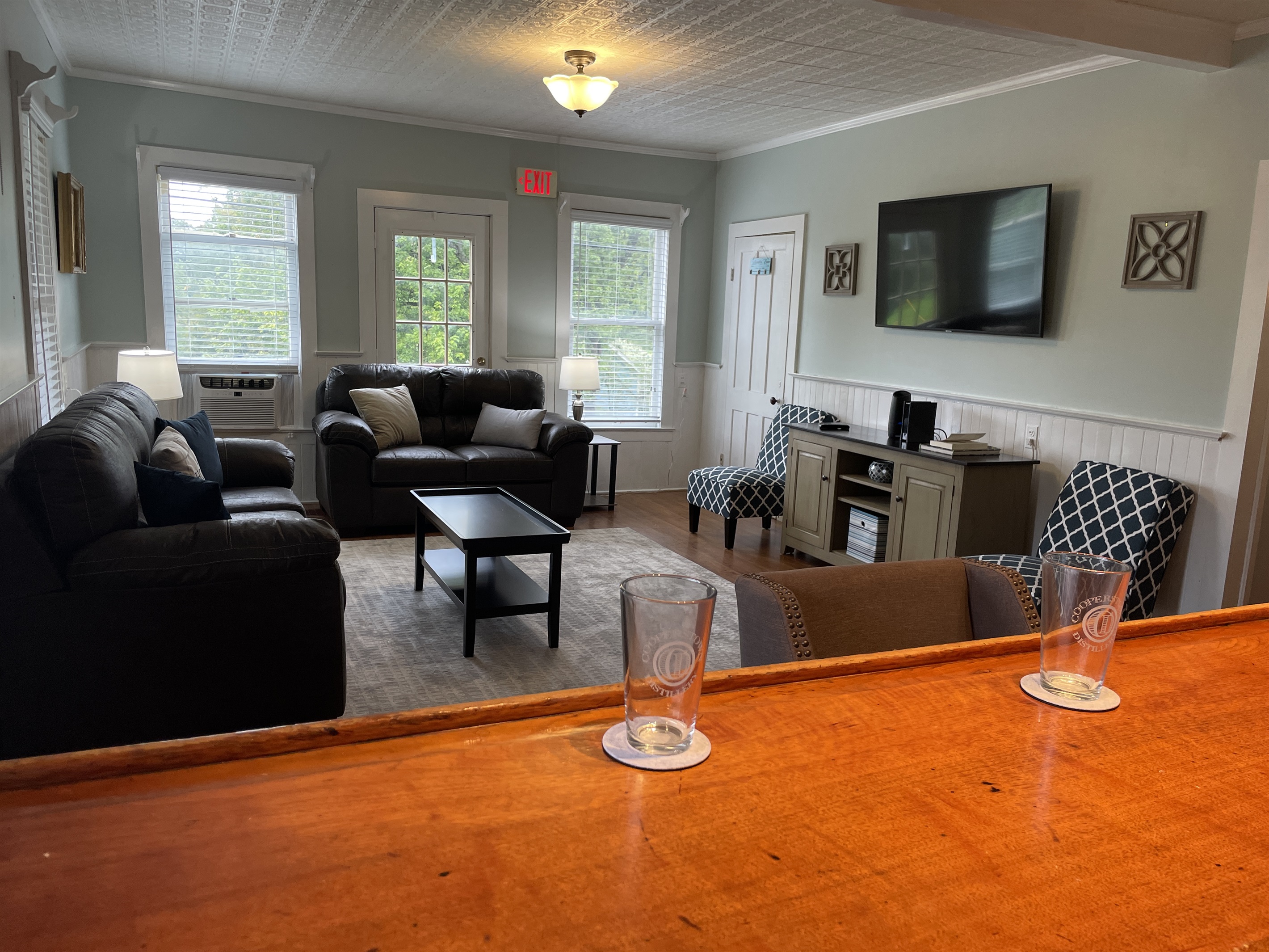 Bar and living room