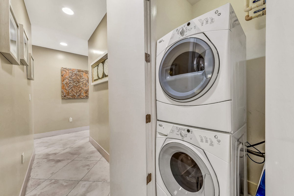 Private Whirlpool washer-dryer to clean, touch-up, or dry clothes.  Great for drying swimsuits after a fun day at the lazy river and beach!