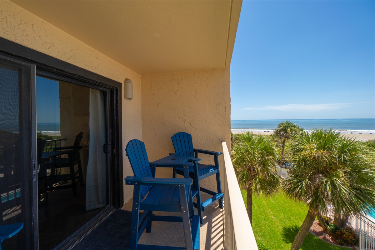 Balcony Seating for 4