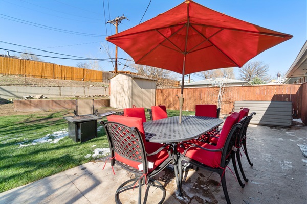 nwind in Style! - Experience the ultimate getaway with a hot tub, firepit, outdoor seating, and a BBQ grill—a perfect blend for your escape!