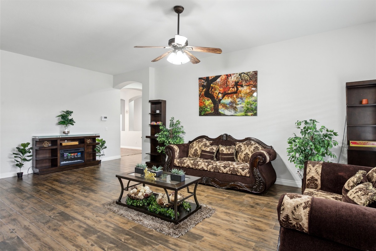 Desert Cove Escape | 5BR Retreat w/ Pool & Casita — Desert Cove Escape | 5BR Retreat w/ Pool & Casita, Surprise, Arizona — photo 28