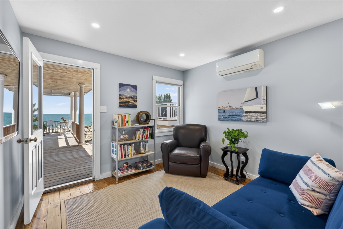 Enjoy a peaceful, private office space in a separate indoor room beside the main house. ✨
