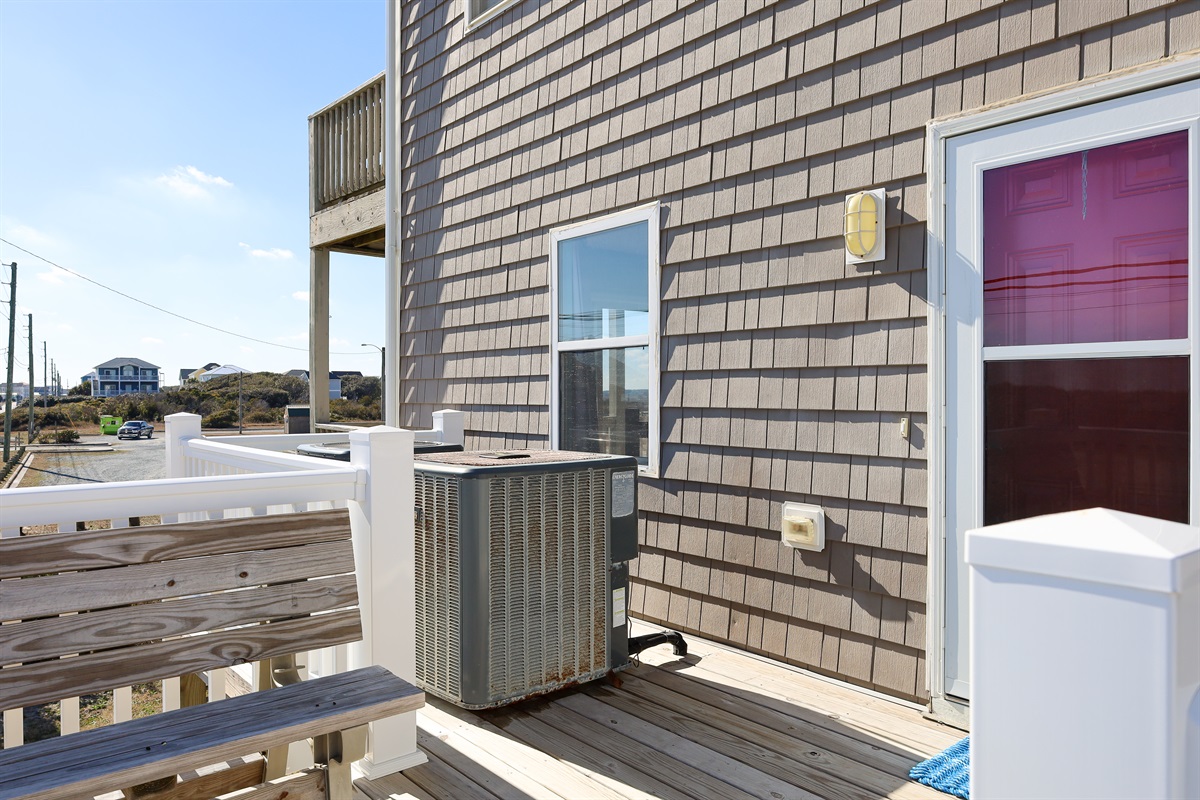 Lower deck overlooking the neighborhood