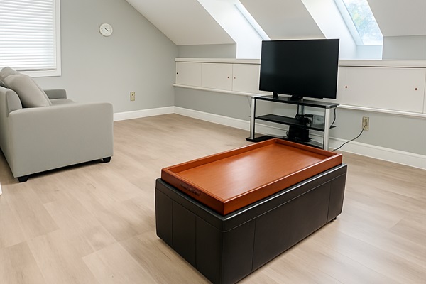 Upgraded game room with Sofa bed( July 2025)