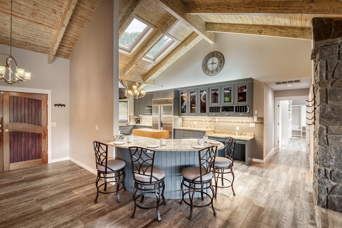 Breakfast Bar / Kitchen