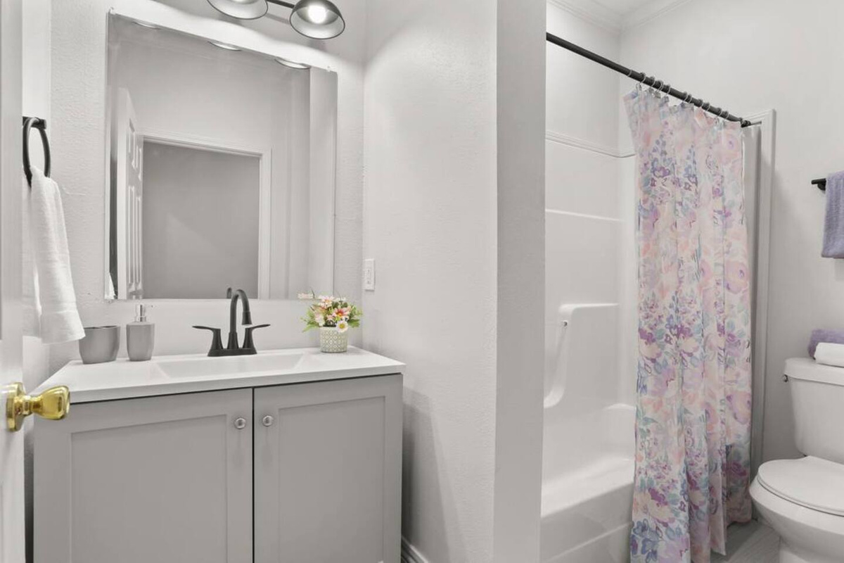 All guests can access this full bathroom with shower/tub combo, shampoo, conditioner, and body wash, and plenty of towels.  