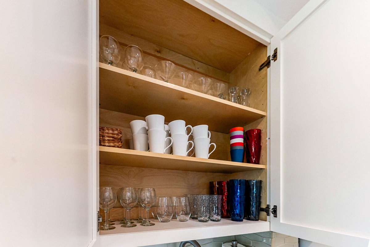 Plentiful glassware from morning to night. 