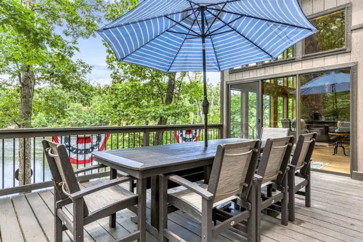 Outdoor dining overlooking the lake