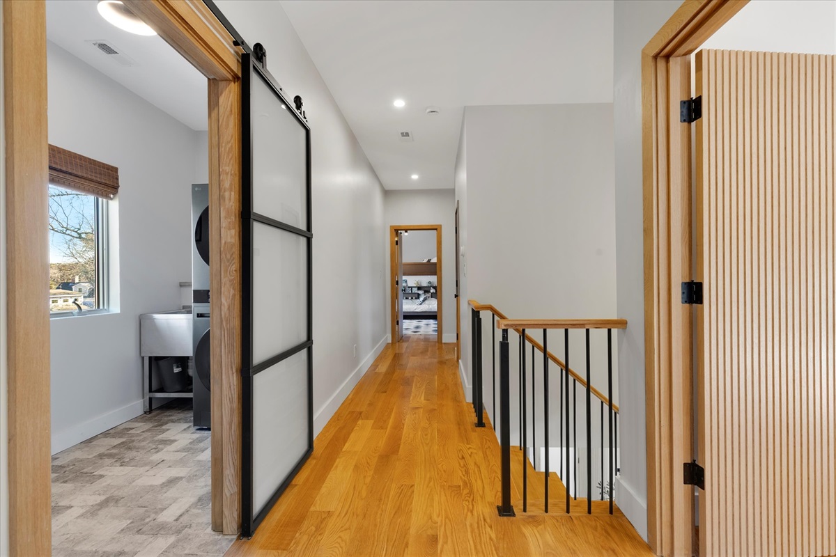 Entry to the laundry room 