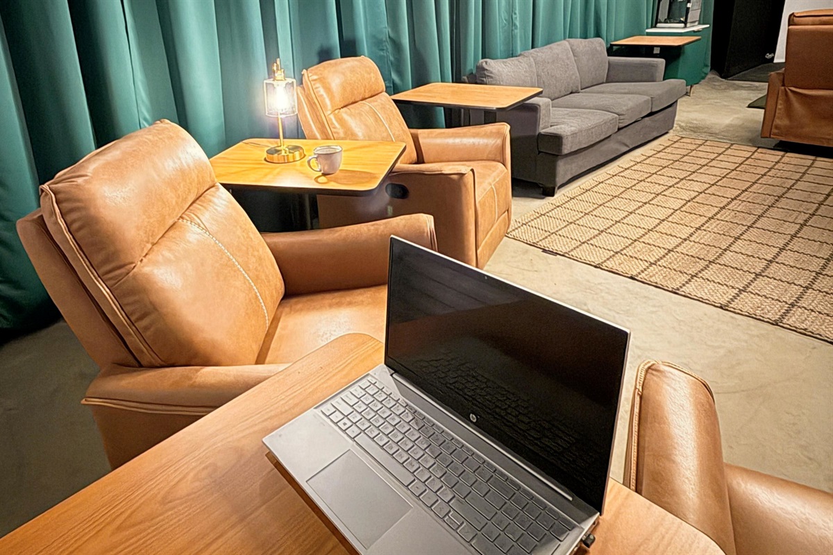 Designed for both executives and dreamers — a flexible space for golf, meetings, or winding down the day.