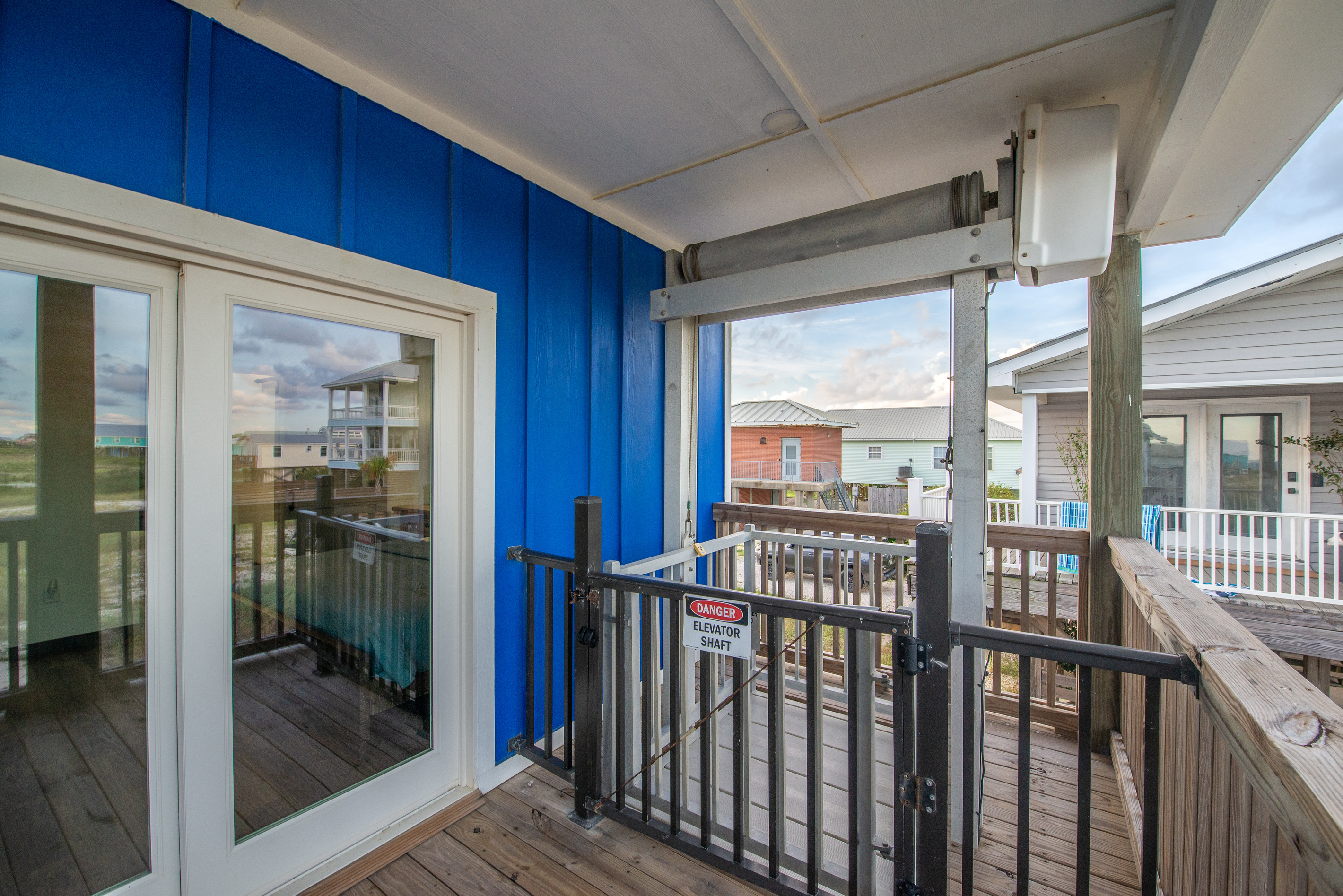 Cargo Lift back deck