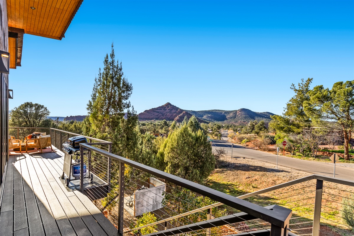 An expansive upper deck with open views of Pyramid Rock and Sedona’s desert landscape, offering a peaceful place to relax, grill, and enjoy the surroundings.