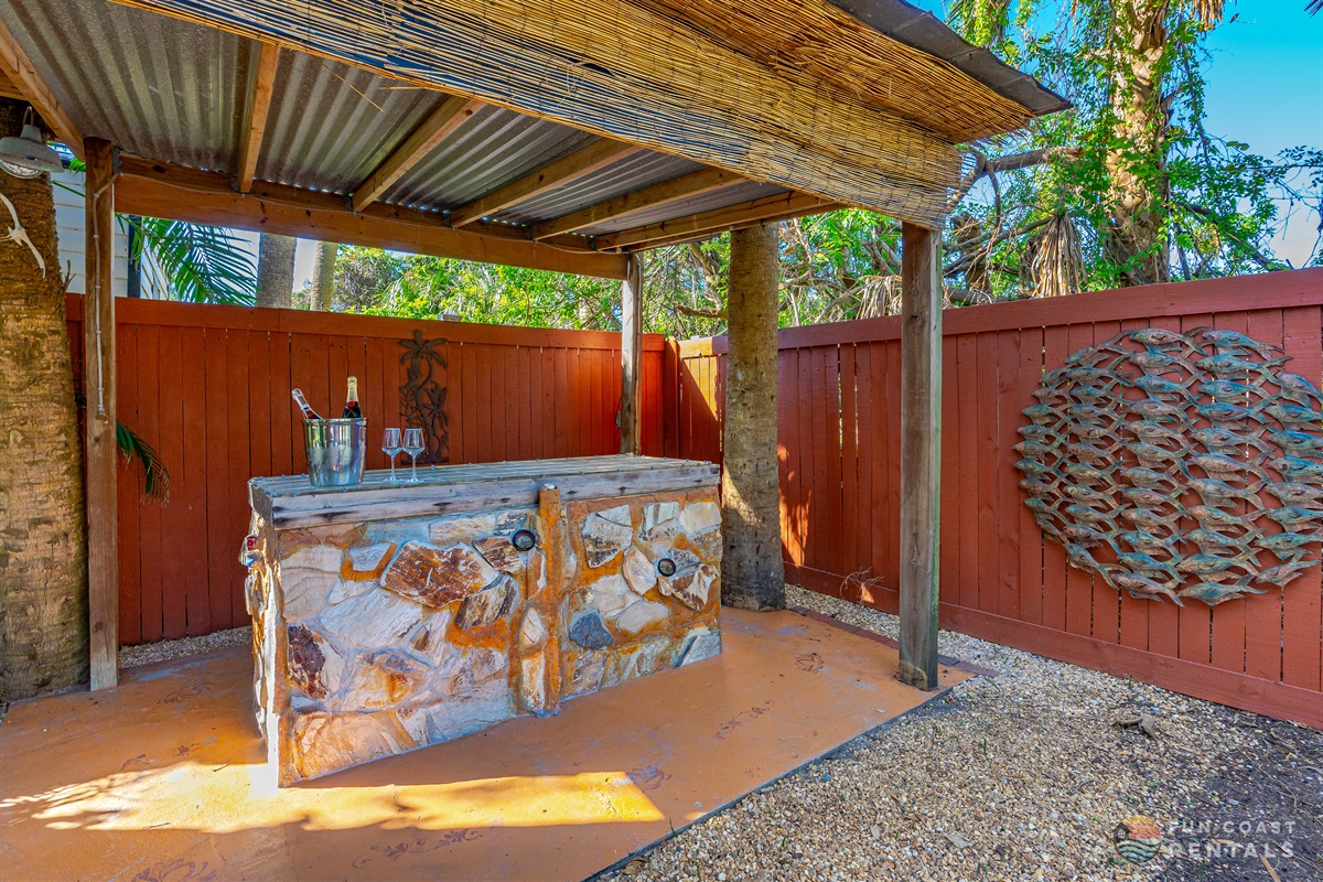 Fully fenced private string lit zen Backyard with wood fire pit and bar!