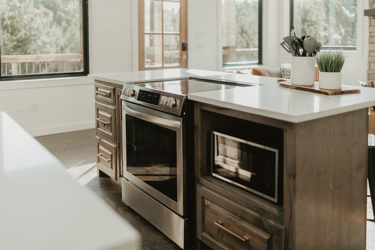 A chef’s dream—this sleek kitchen island with stainless appliances is perfect for whipping up big breakfasts, family dinners, or late-night snacks. Gather ‘round, cook together, and make memories in the heart of the cabin.