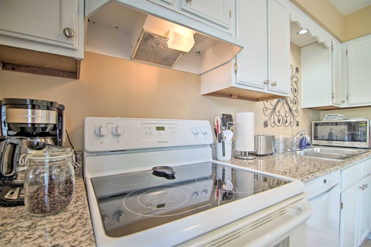 3Bd Unit:  A coffee station with fresh coffee, an electric stove and oven, and a microwave is included for cooking convenience. Dishes, cookware, spices, utensils, glasses, wine glasses and children&rsquo;s plastic dishware and utensils are also available.