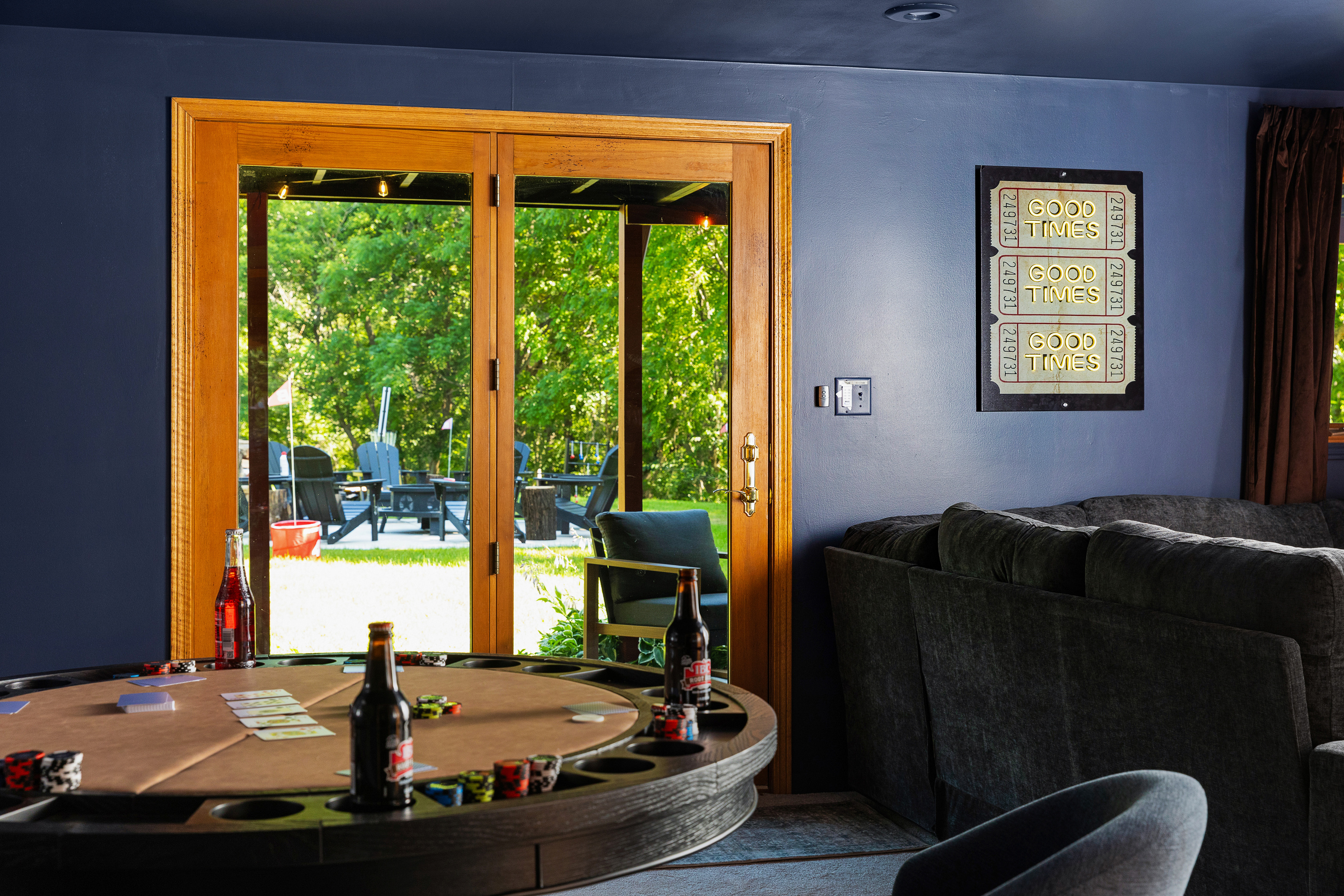 Access the backyard amenities!