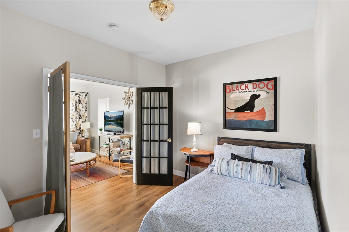 Queen Bedroom off Family Room 