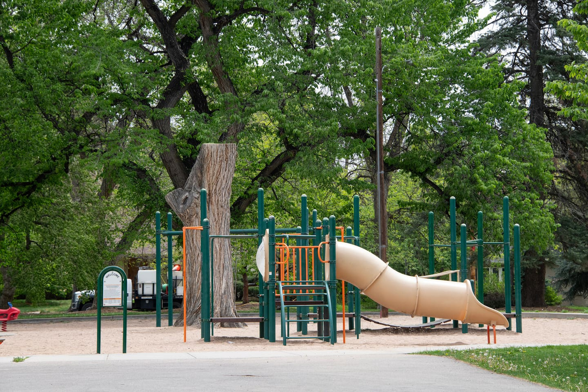 Lovely area for families with young children with a playground just a couple of minutes away!