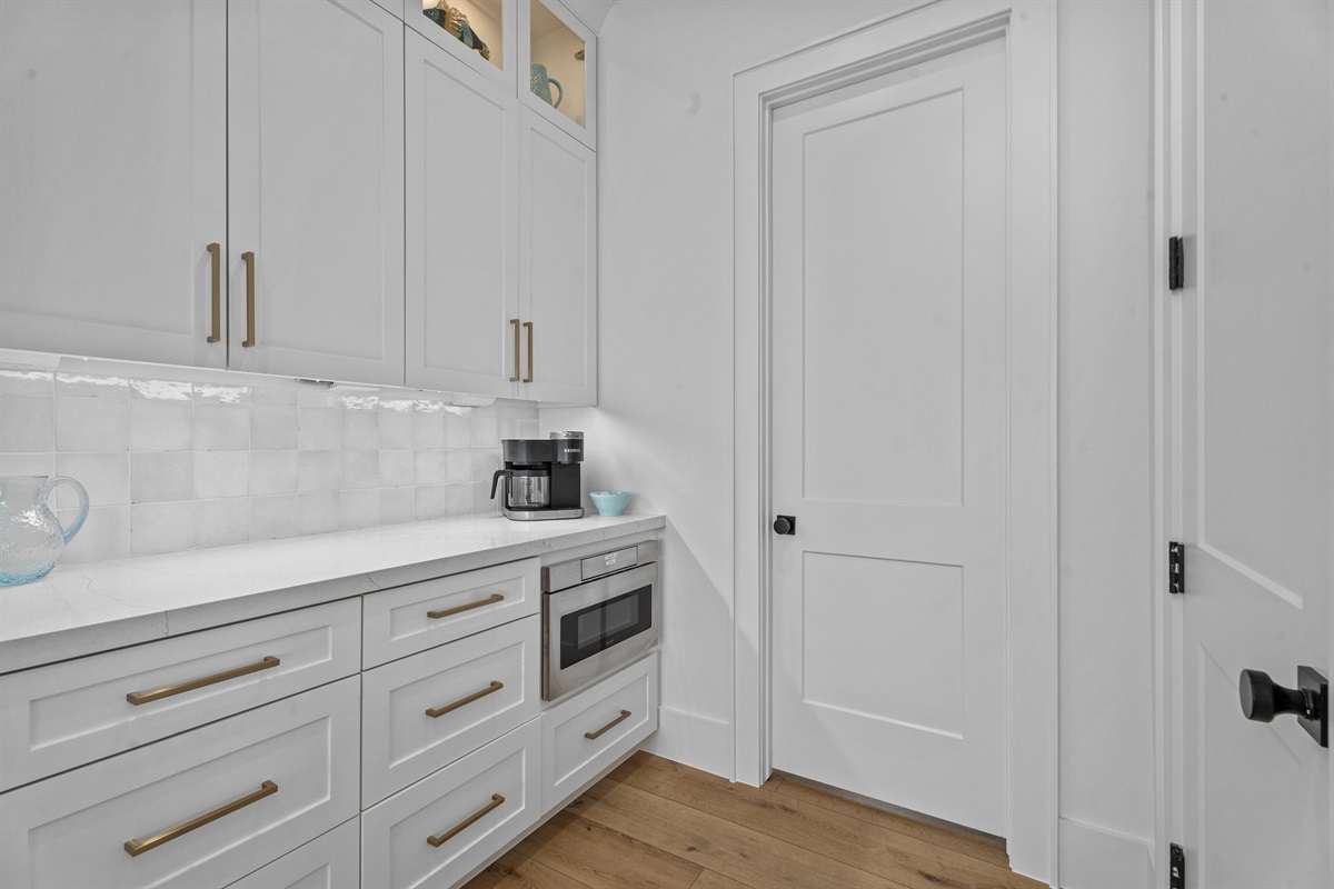 79986b4f07944ee9933f7f8d8317f9a8 Large | Beachhouse | Texas | TX | Vacation Homes | Galveston | Crystal Beach | Kokomo | Breezy Days | Beachfront Elegance | Sunrise Serenity | Southern Sands Property Management, LLC
