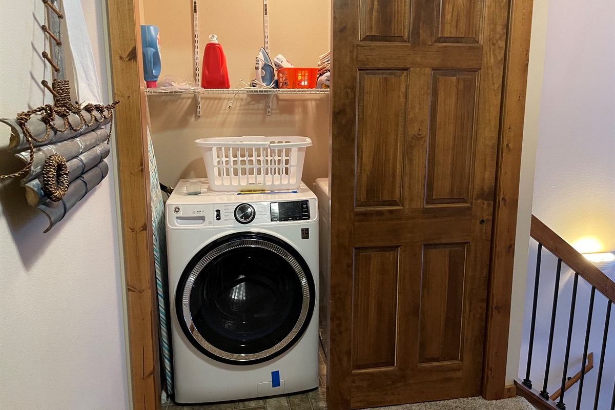 Washer/Dryer area