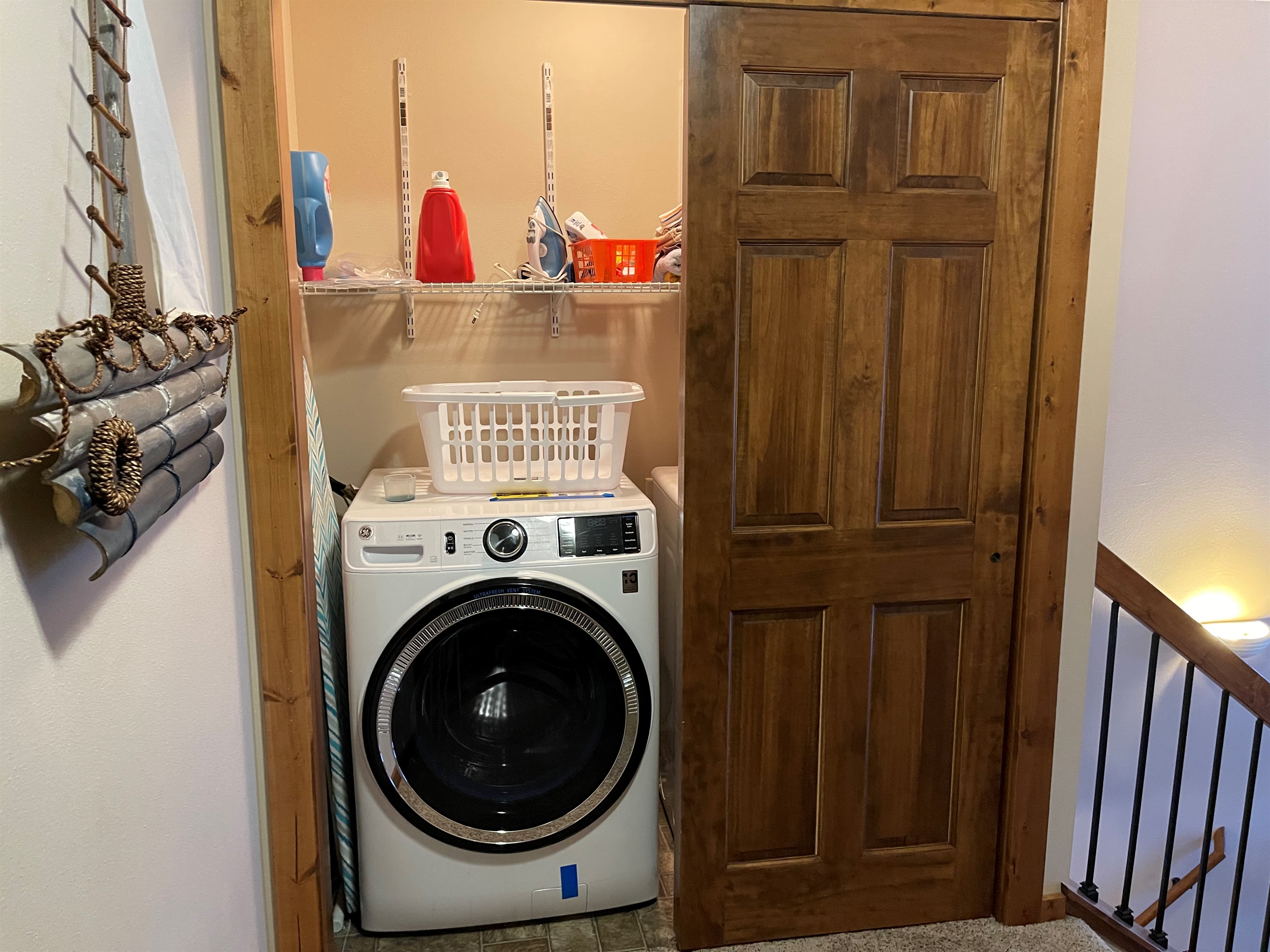 Washer/Dryer area