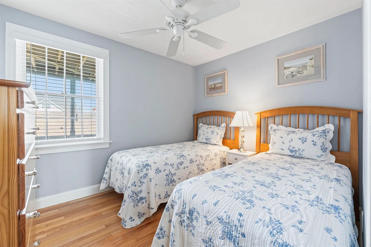 Second Floor Bedroom - 2 twin beds