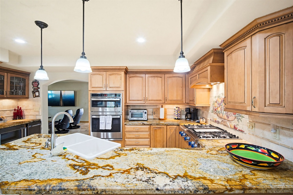 The interior has been completely remodeled with custom wood work and italian design that goes perfect with it's Little Venis, Marathon location.