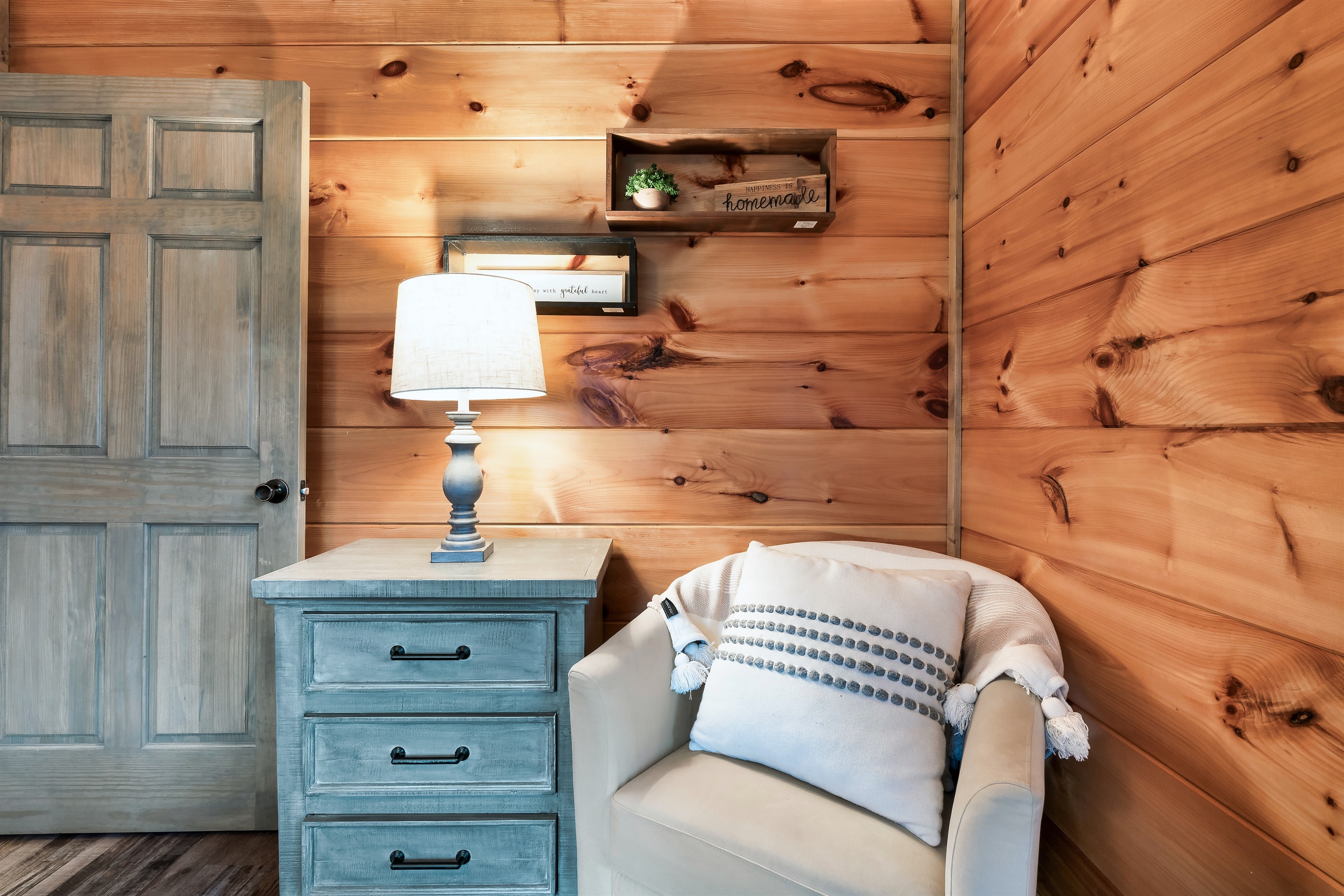 Reading corner in the corner bedroom