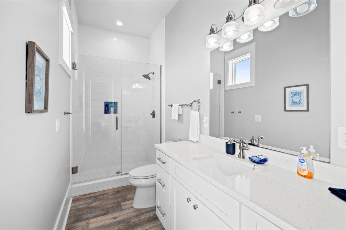 2nd Floor Master En Suite