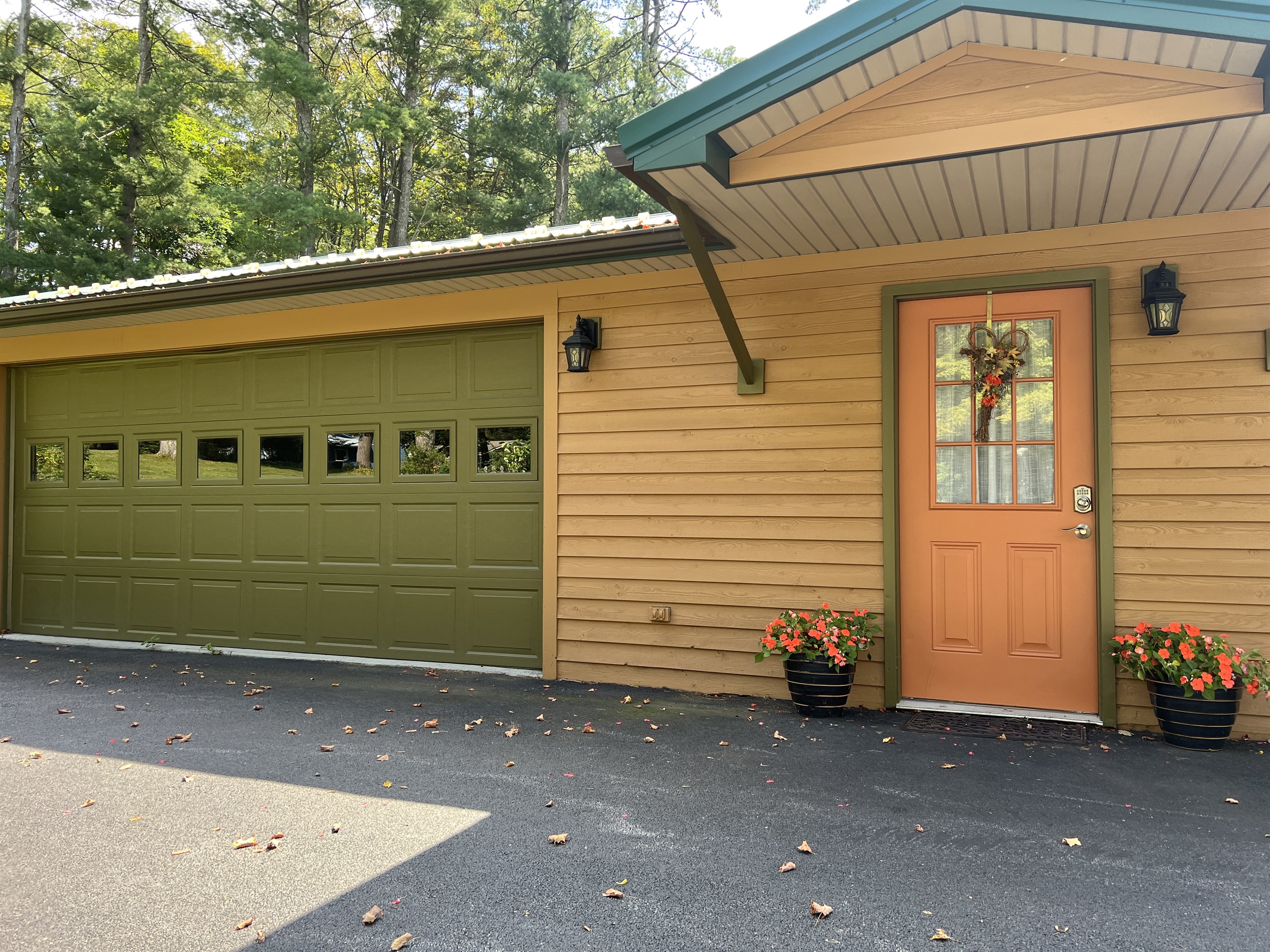 Main Entrance to Lakeside suite. Garage is not part of the offering.