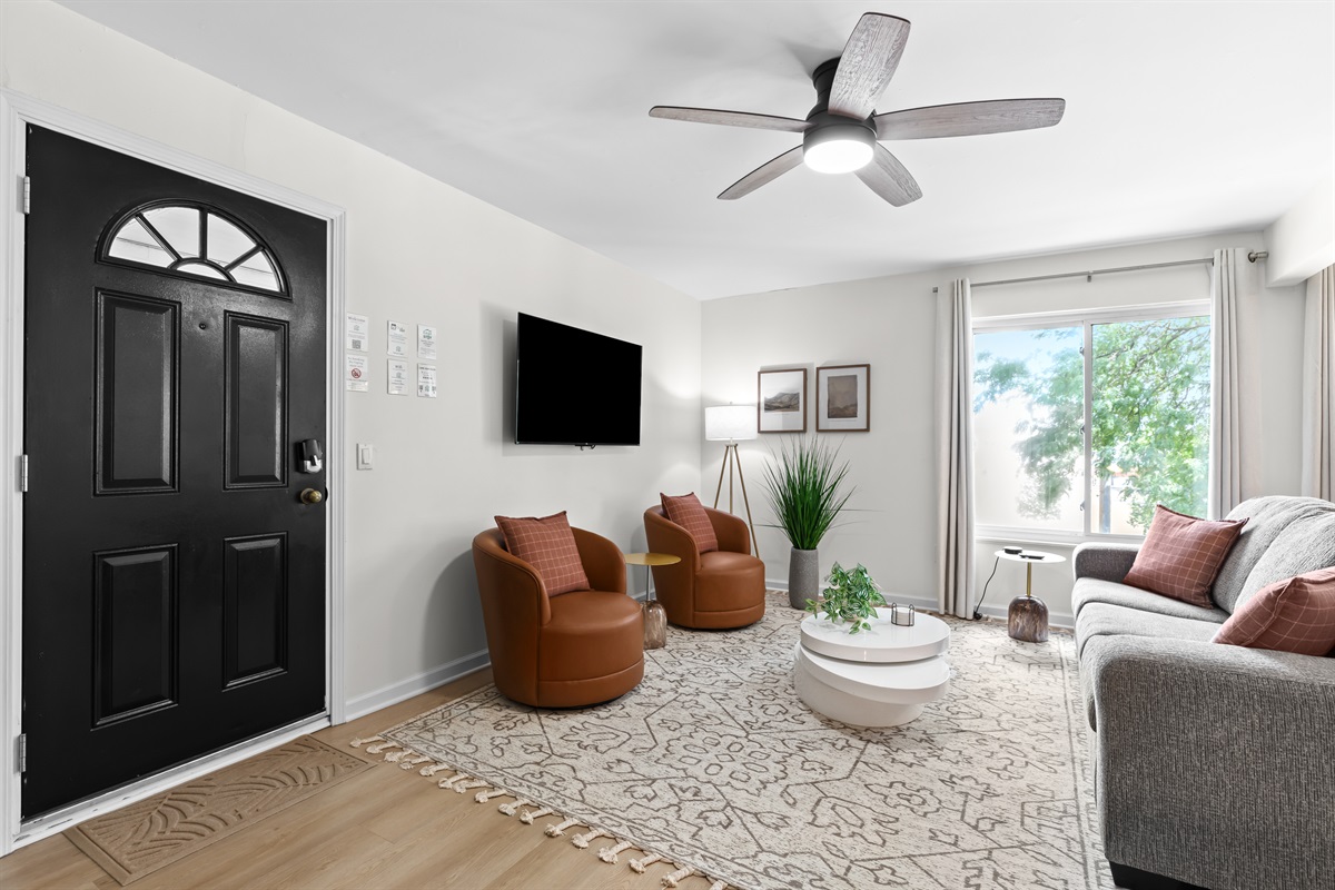 Welcoming living space right as you step inside, with cozy furnishings.