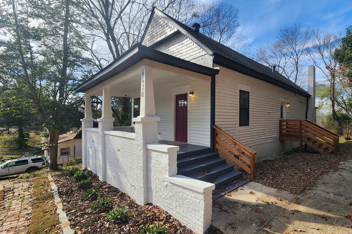 Welcome to Birmingham!! Come cozy up at Magic City Manor, equipped with 5 bedrooms and a huge basement with games galore the most comfortable sectional you’ve ever seen. 