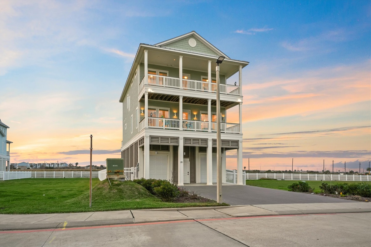 79a82dd67bd04f01b8a39e3354c9e040 Large | Beachhouse | Texas | TX | Vacation Homes | Galveston | Crystal Beach | Kokomo | Breezy Days | Beachfront Elegance | Sunrise Serenity | Southern Sands Property Management, LLC