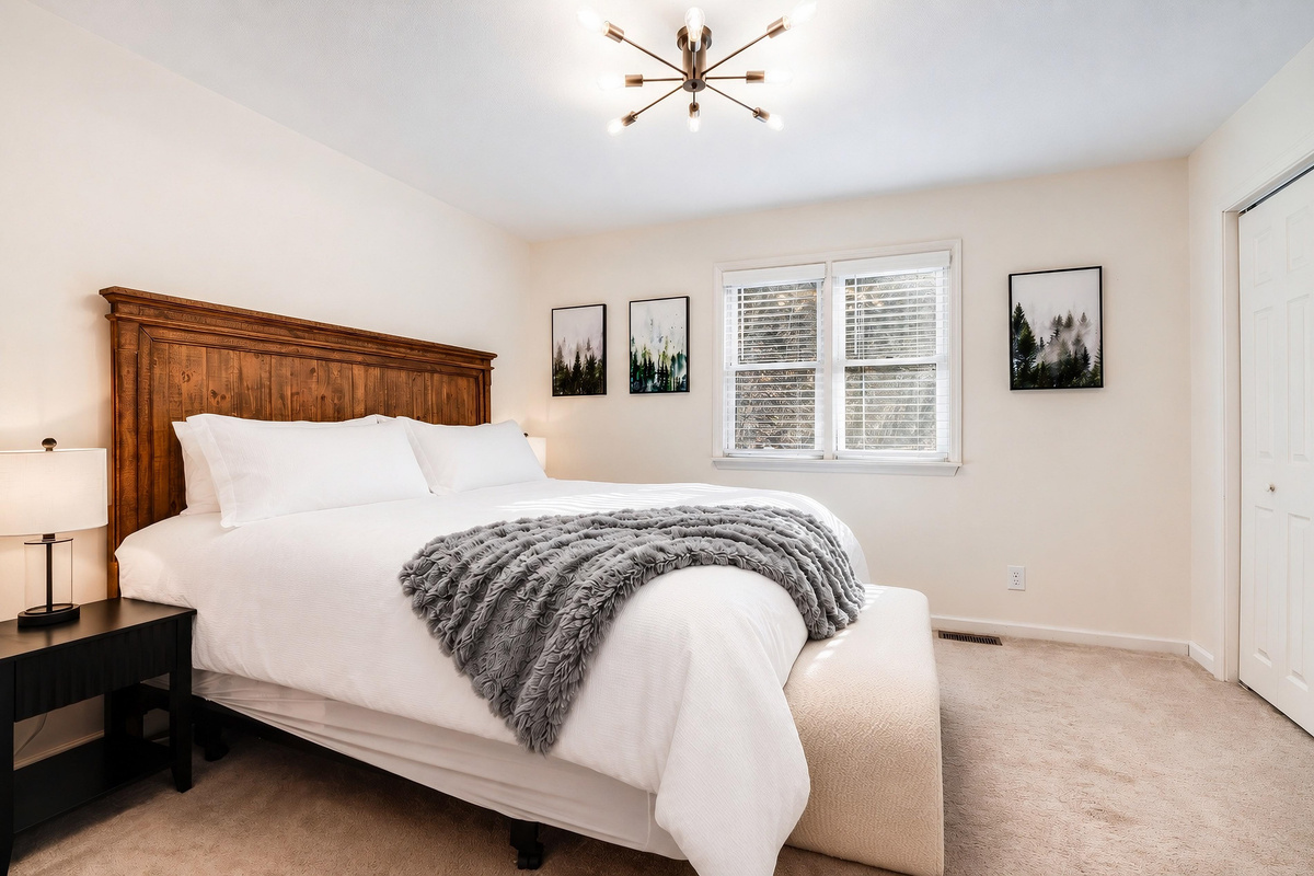 Master bedroom with en-suite bathroom