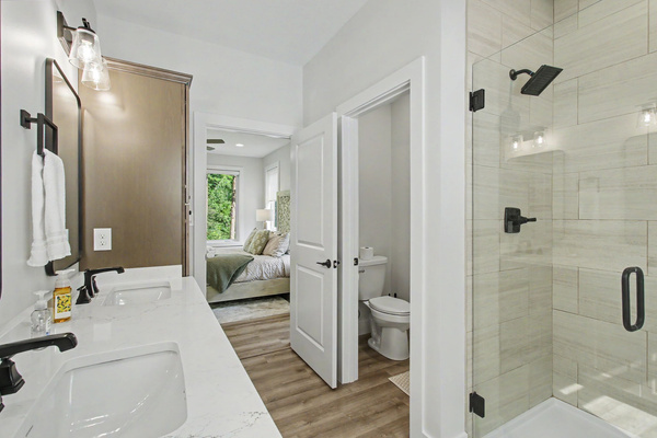 Main level master ensuite