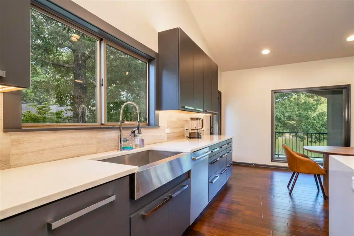 Plenty of Counter Space for Preparing Large Meals