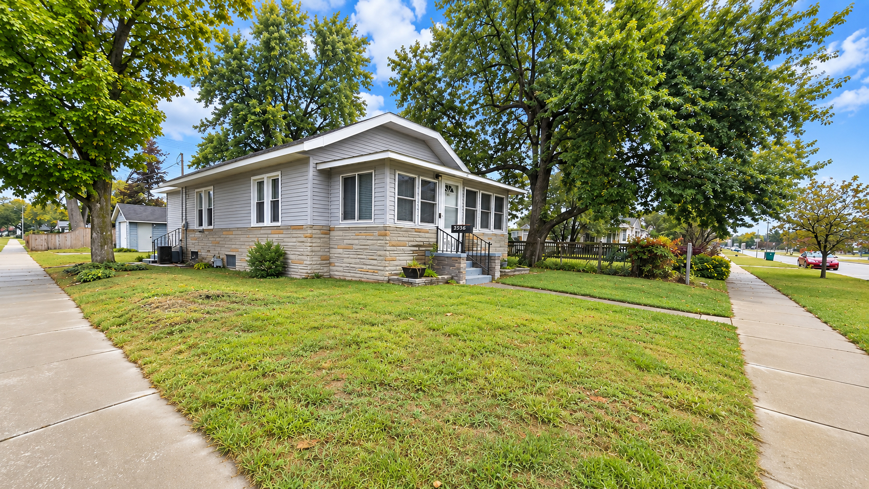Cozy Mishawaka bungalow just 5 min to IUSB and 11 min to Notre Dame.