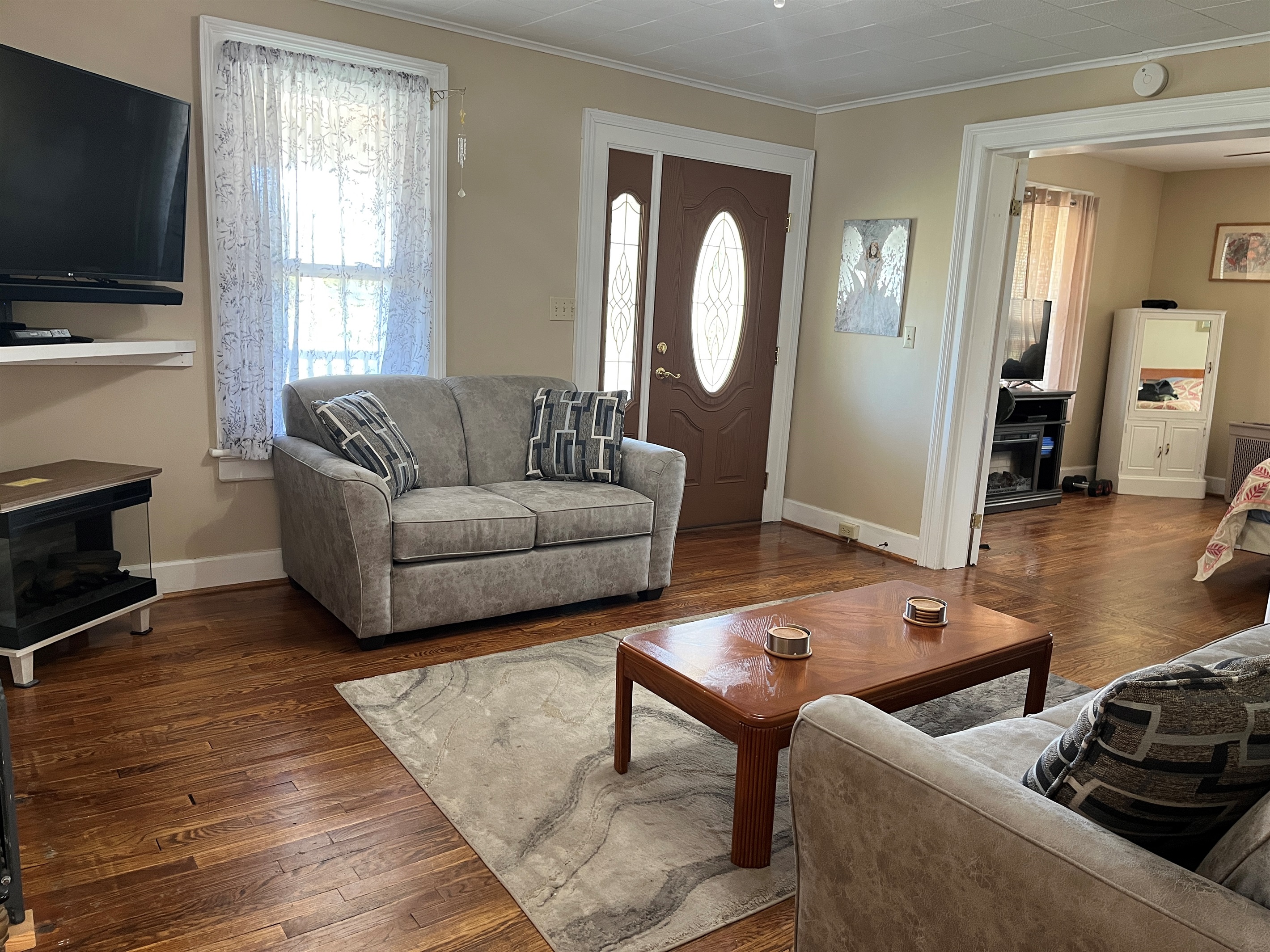 Living room, 1st floor King beyond