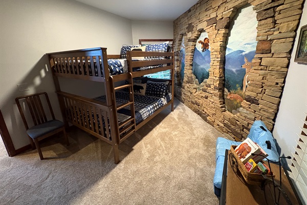 1st Floor Queen Bunk Suite with Mural