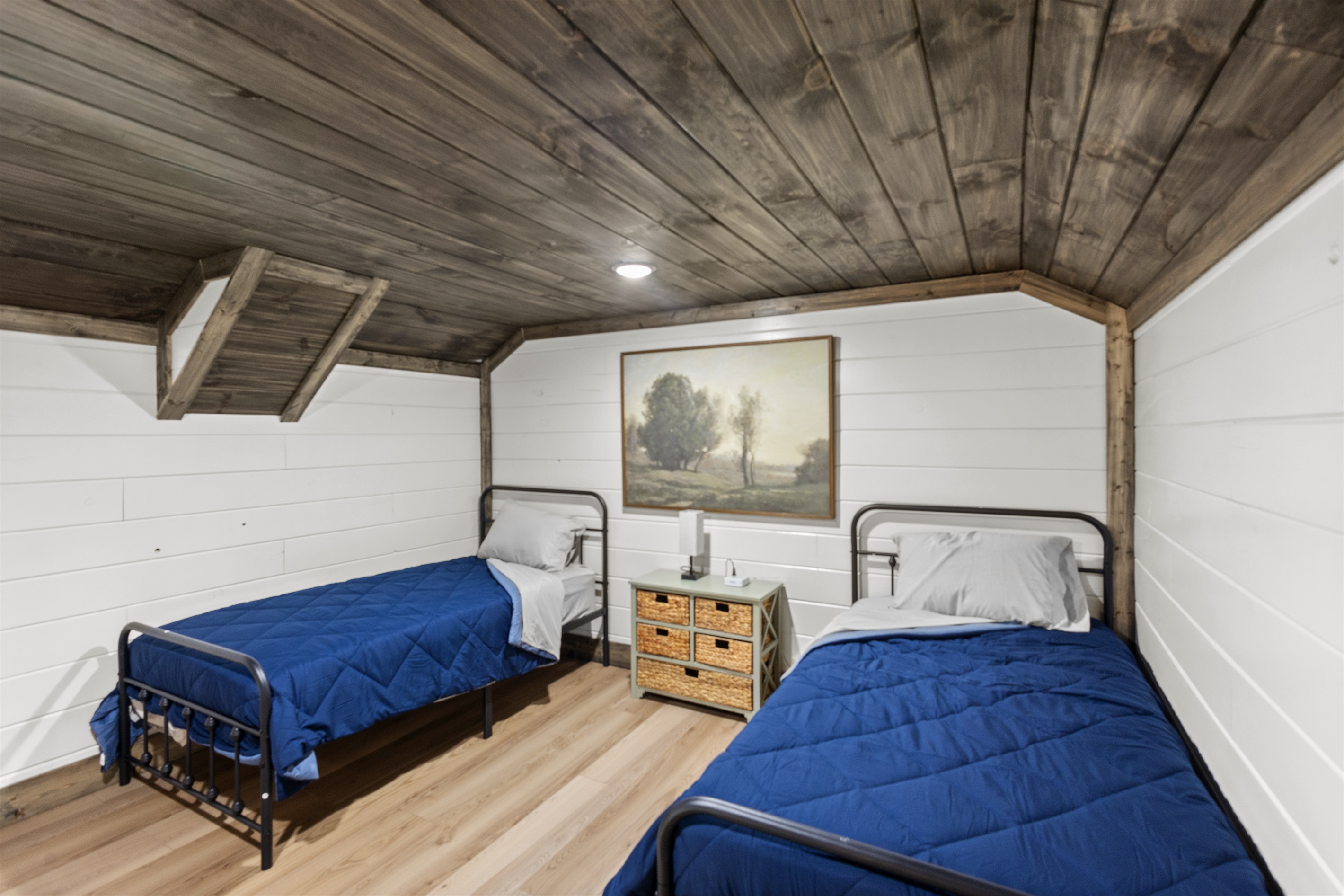 2 Twin Beds 