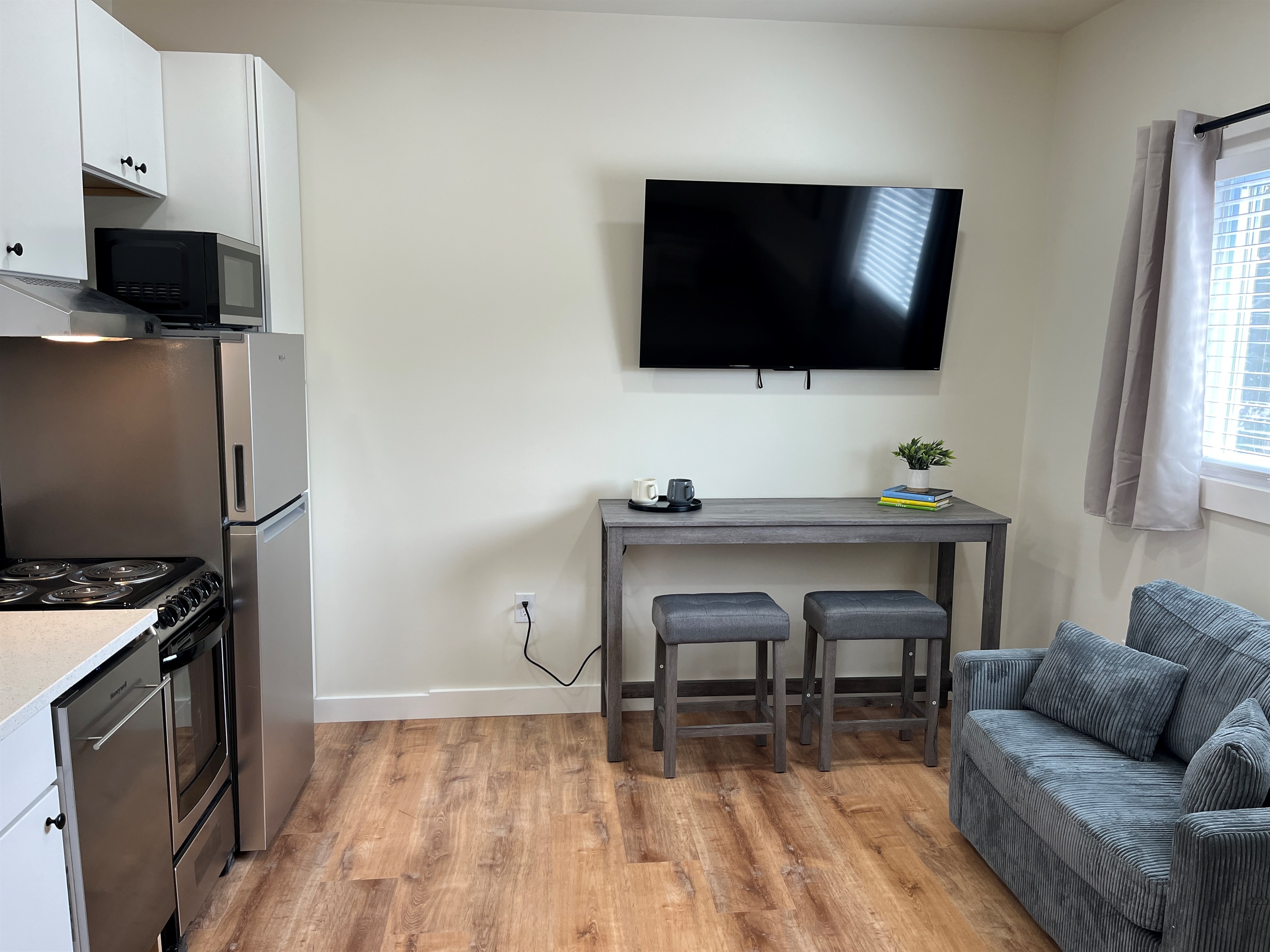 Living and kitchen area