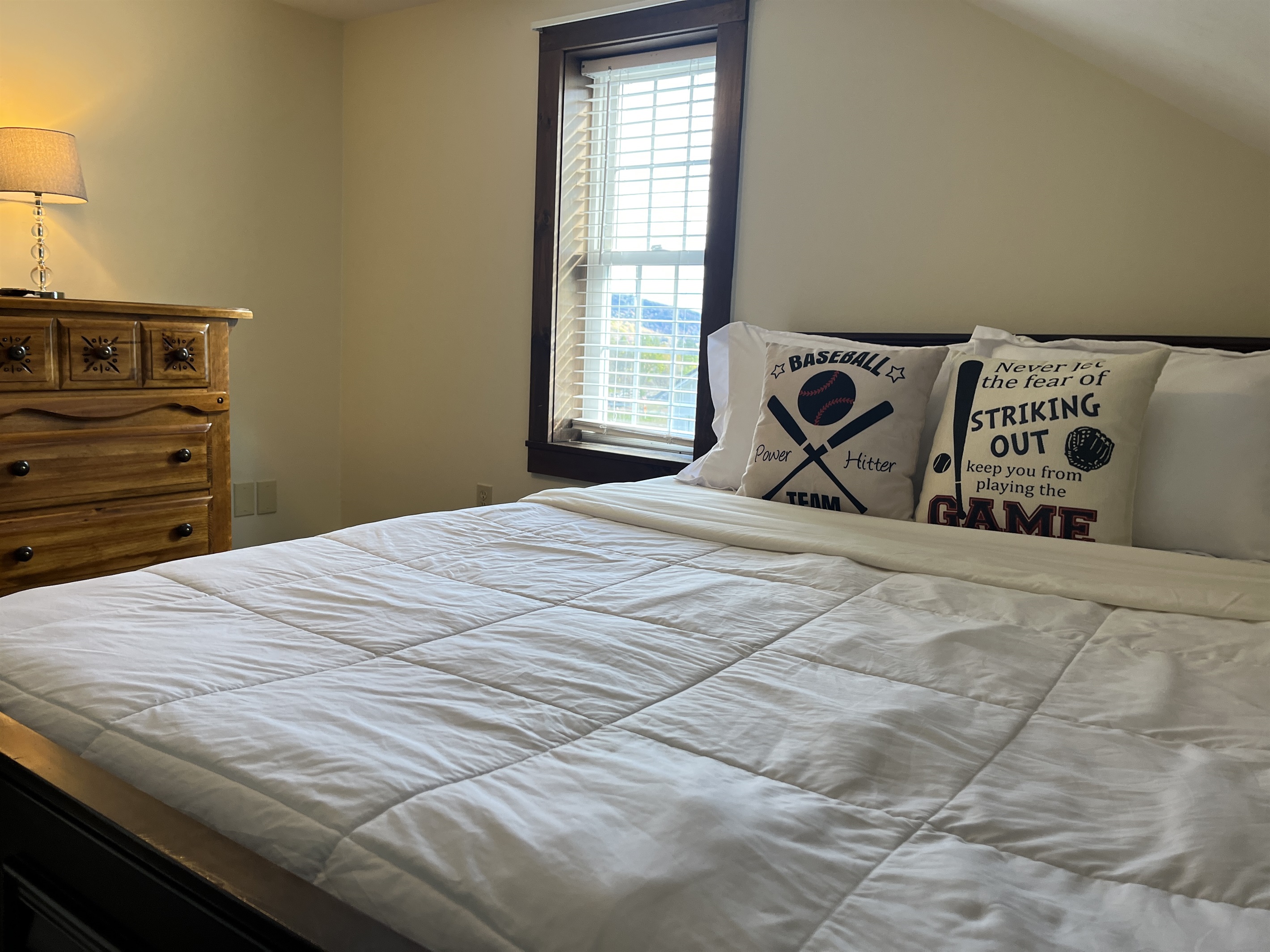 Roundtripper 2nd floor Queen bedroom #2 with smart TV