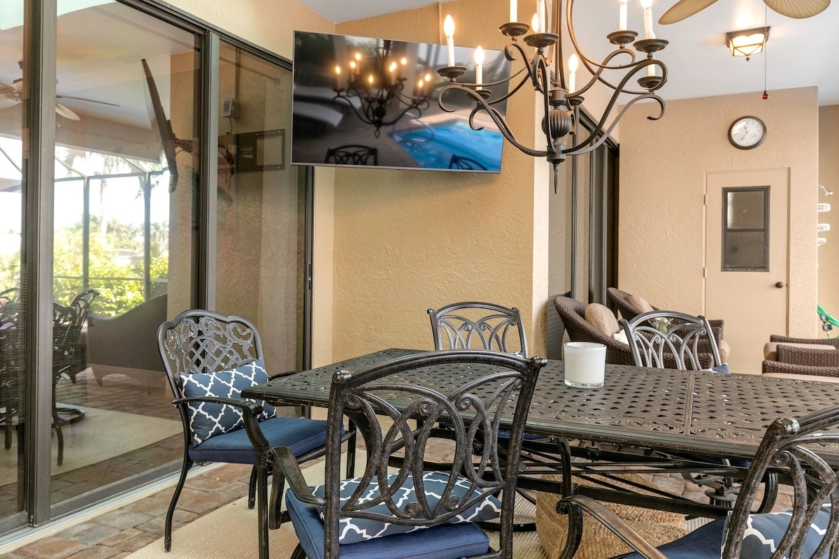 Outdoor dining with a view—and your favorite game on
