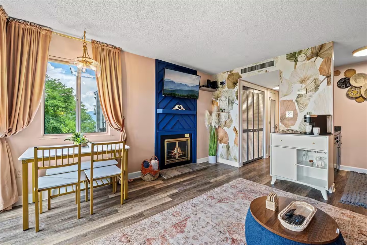 Dining Table seats 4