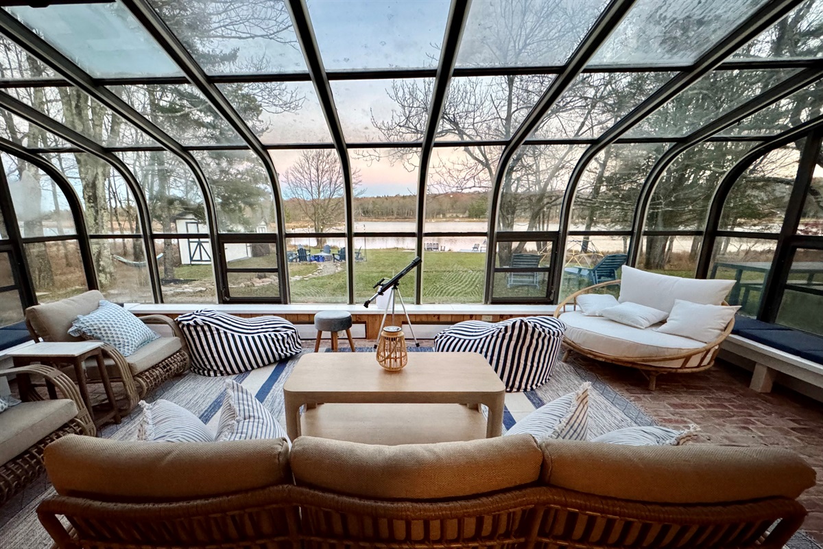 Panoramic solarium — the heart of the house meets the horizon.