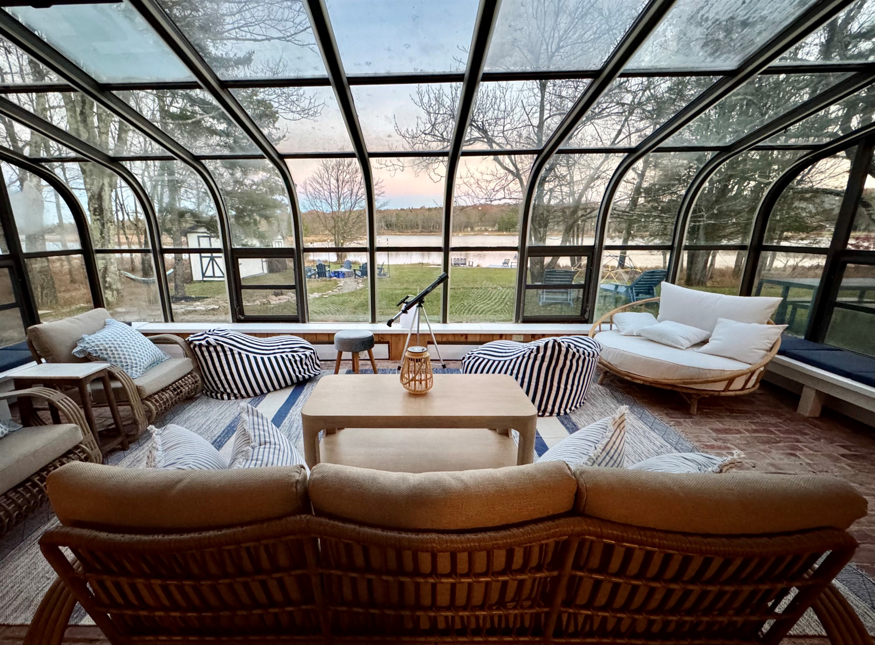 Panoramic solarium — the heart of the house meets the horizon.